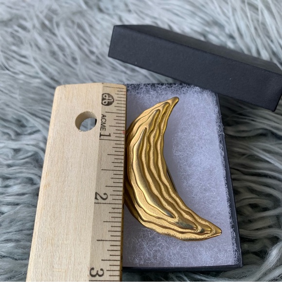 Vintage Crescent Moon Shaped Brooch - Picture 5 of 7